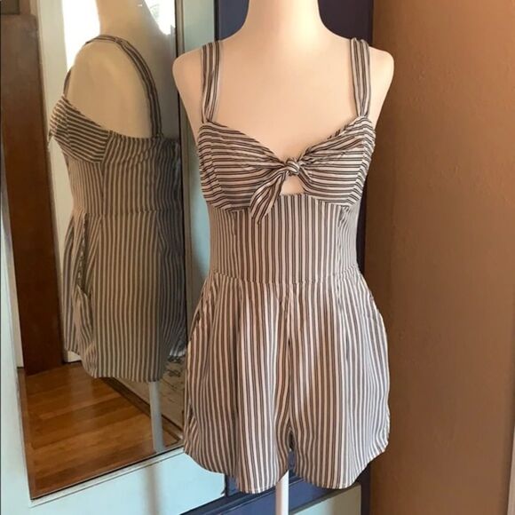 Forever 21 Striped Tie Front Romper Size Small - Picture 5 of 10
